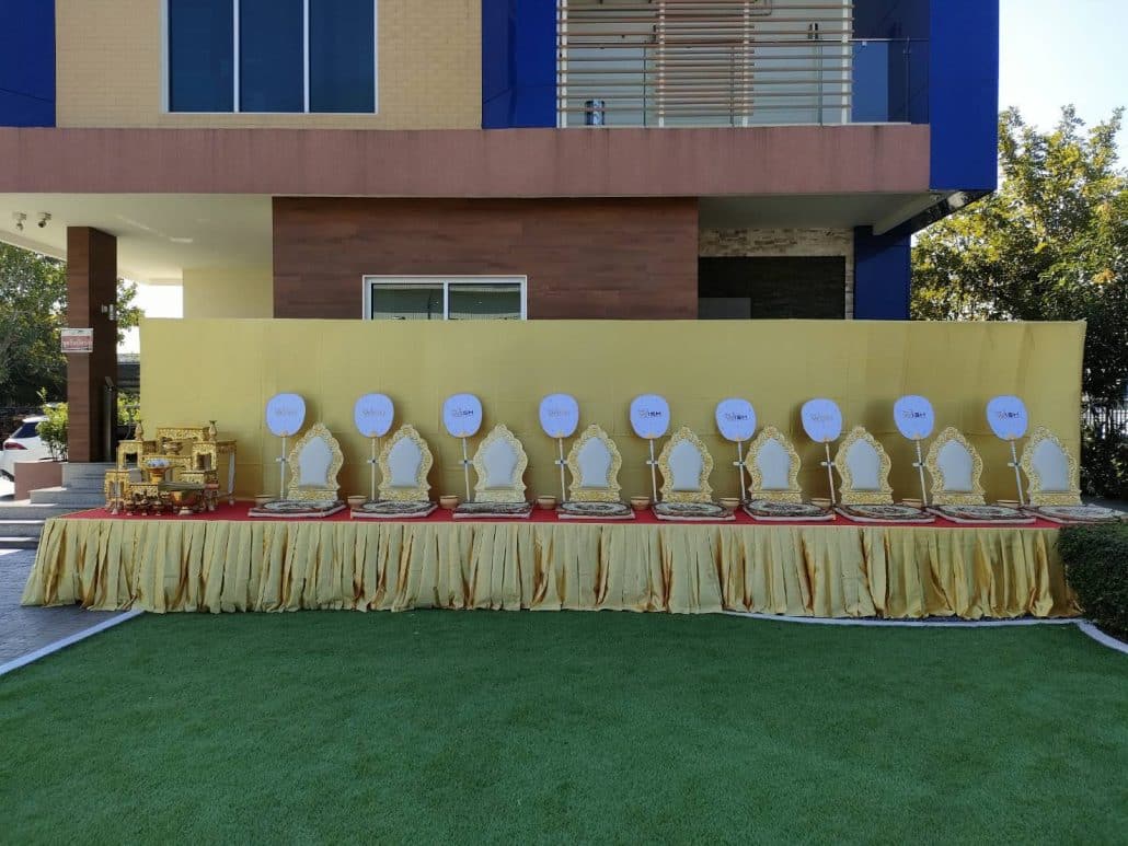เช่าโต๊ะหมู่ เช่าอาสนะ เช่าเวที เช่าพัดลม เช่าเก้าอี้ชิวารี เช่าเก้าอี้งานแต่ง